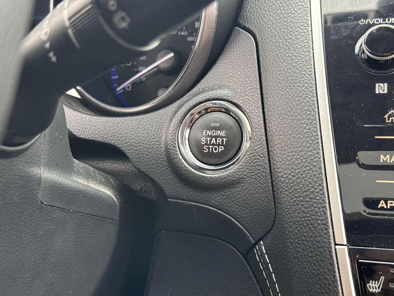 Used 2019 Crystal White Pearl Subaru Touring image 13