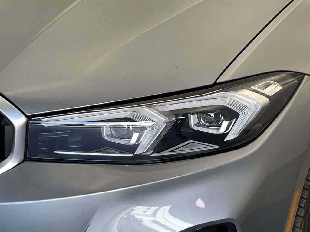 2025 BMW 3 Series 330i - Photo 9