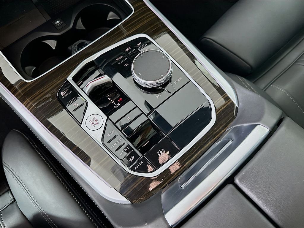 Used 2024 Skyscraper Grey Metallic BMW xDrive40i image 17