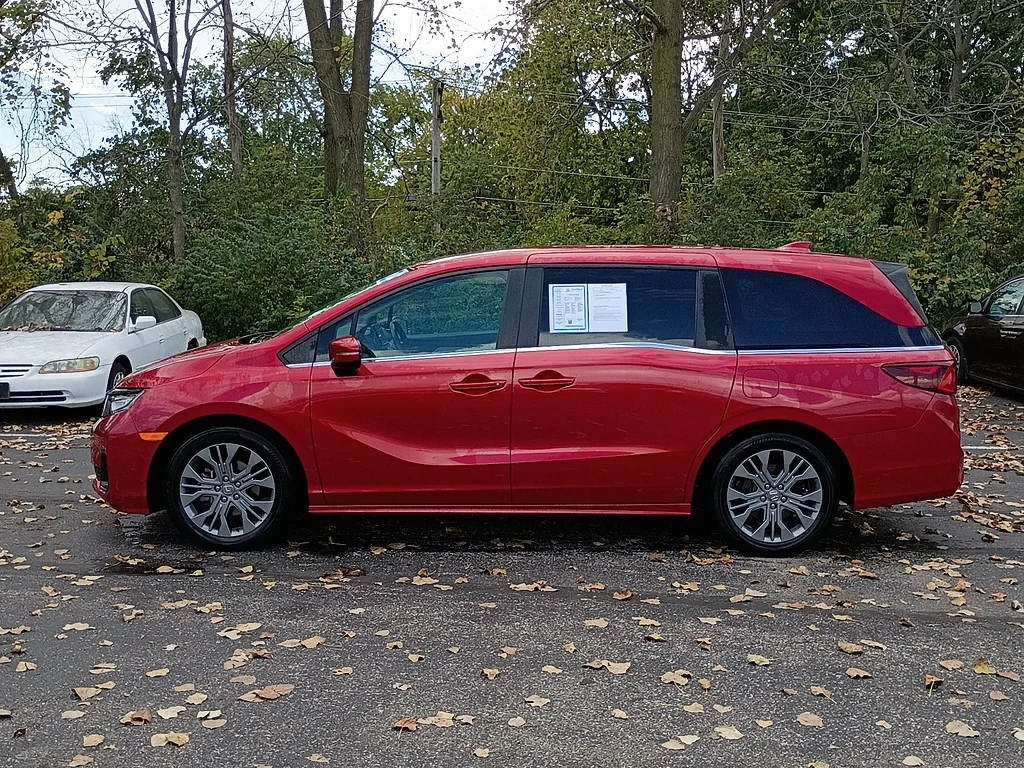 2025 Honda Odyssey Touring, photo 6 of 12