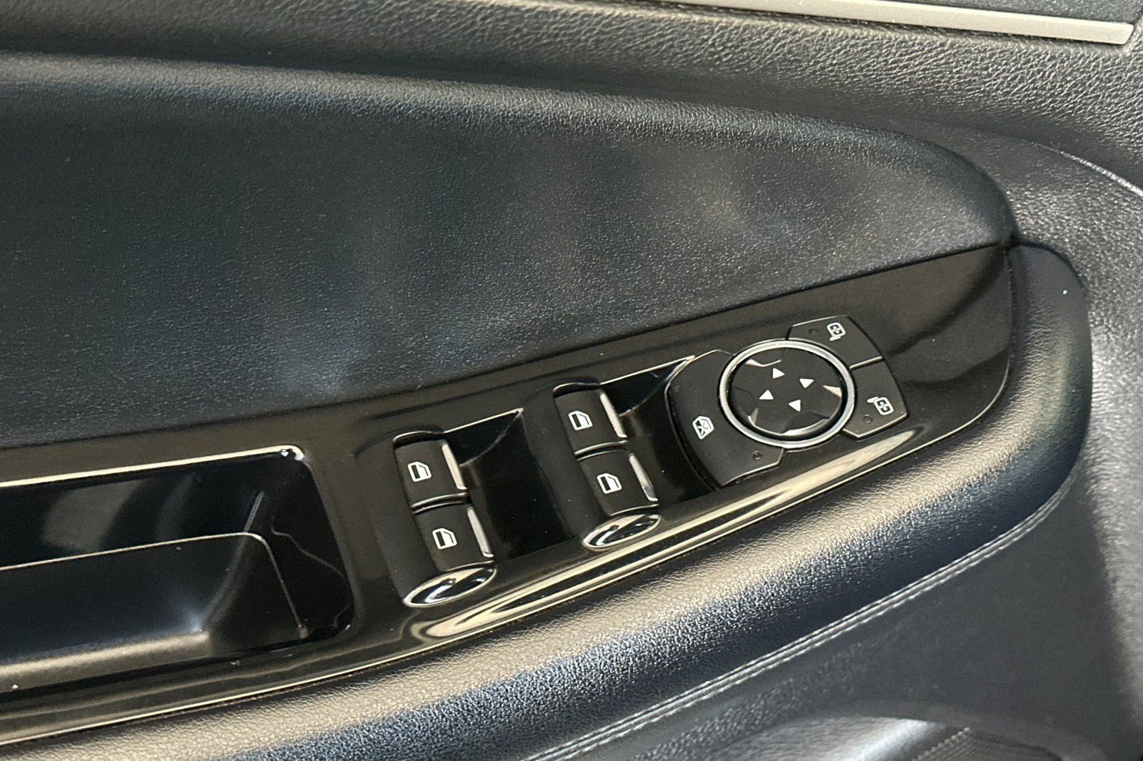 Used 2018 Black Ford SEL image 12
