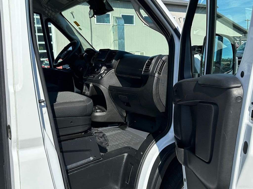 Used 2025 White Ram Base image 16