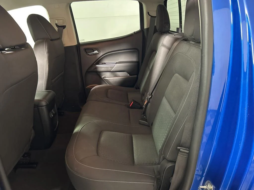 Used 2021 Blue Metallic GMC Elevation image 15