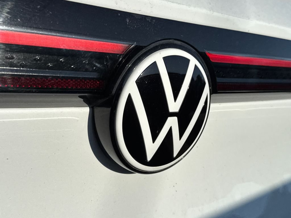 Used 2022 White Volkswagen Pro S image 8