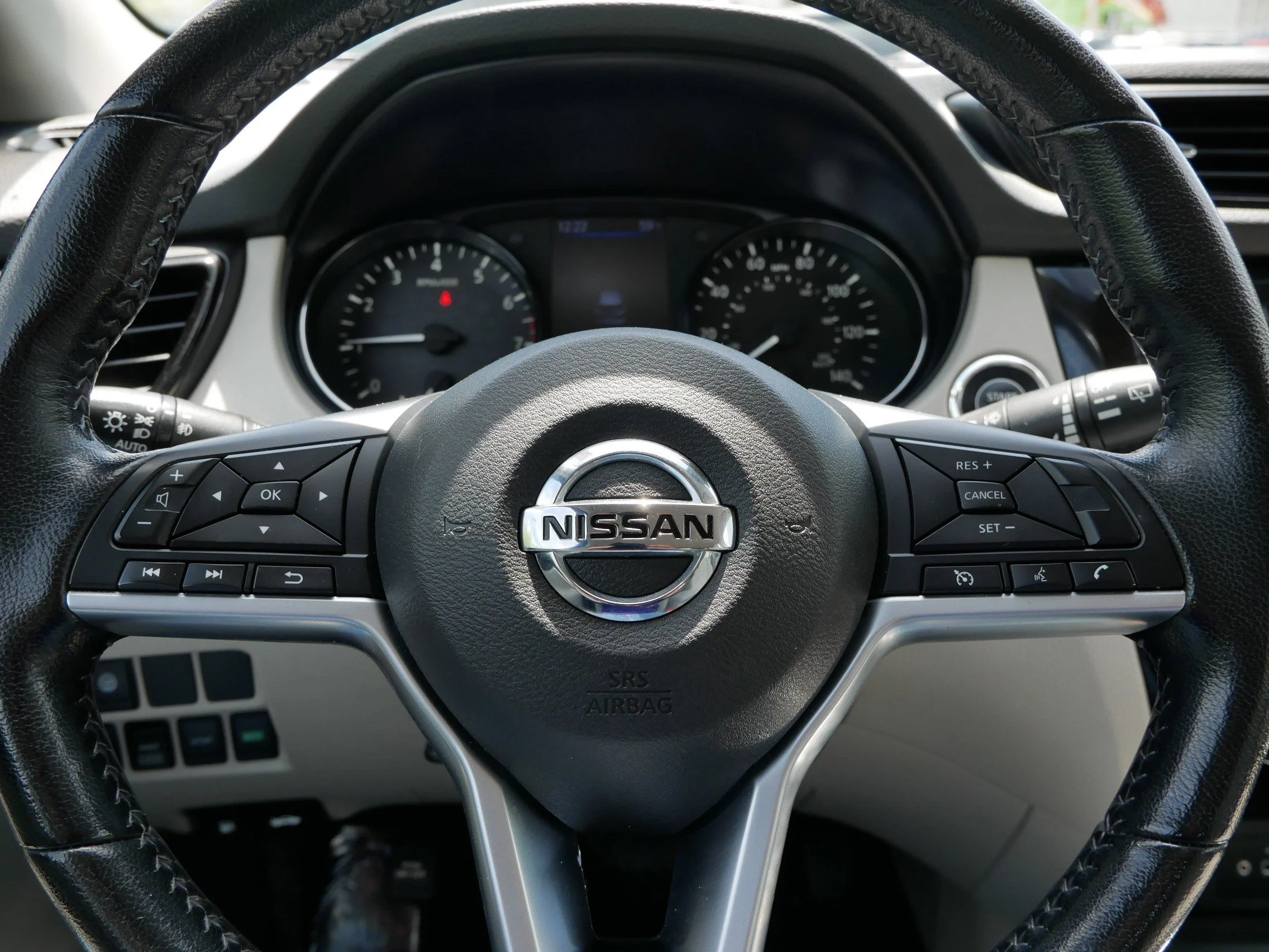 Used 2020 Caspian Blue Metallic Nissan SV image 25