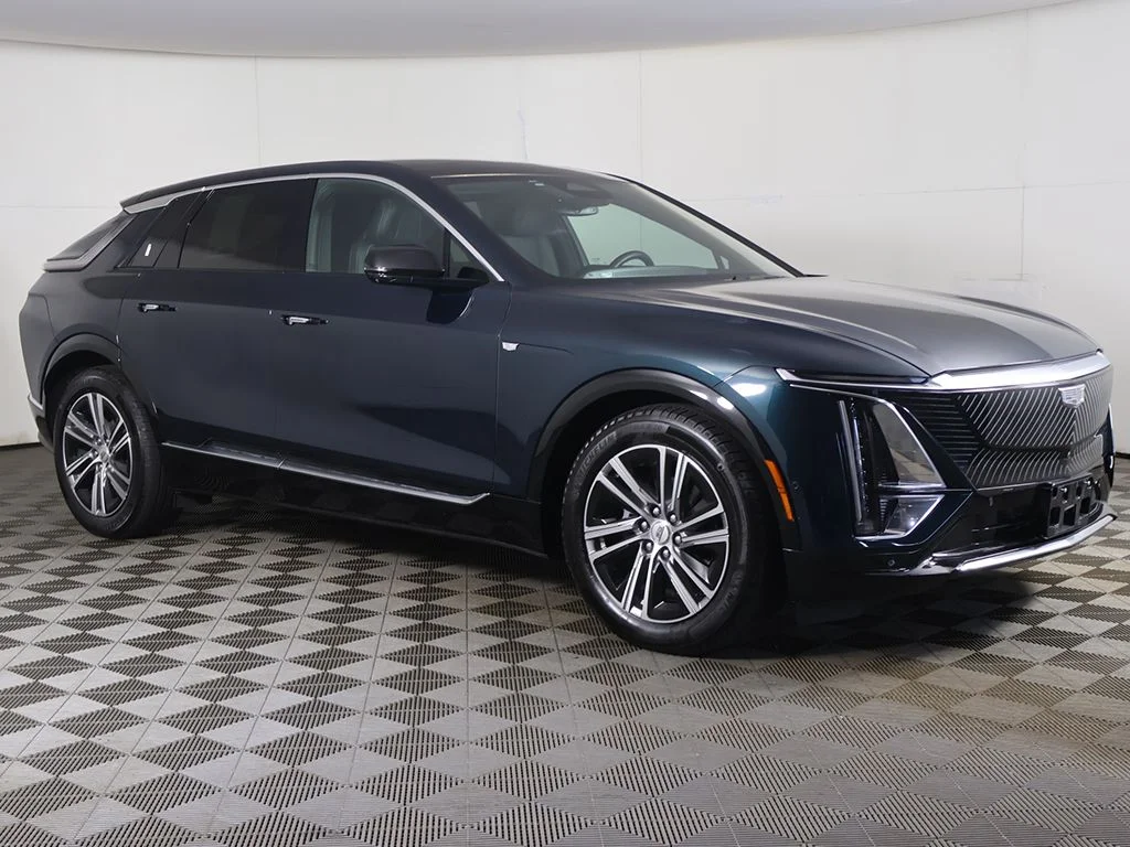 Used 2024 Cadillac LYRIQ Luxury 2 with VIN 1GYKPRRL4RZ137208 for sale in Bedford, OH