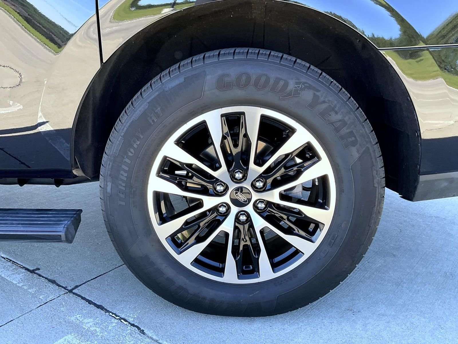 Used 2025 Black Ford Platinum image 24