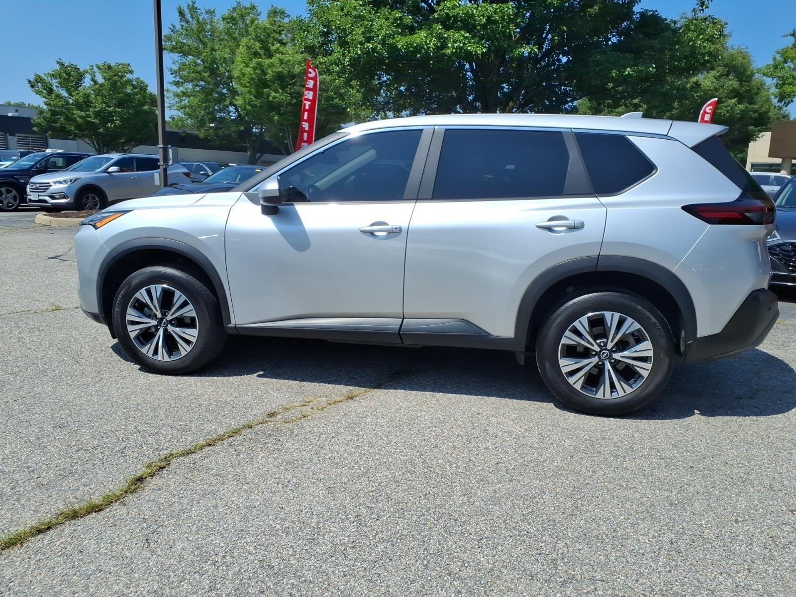 Used 2023  NISSAN SV image 9