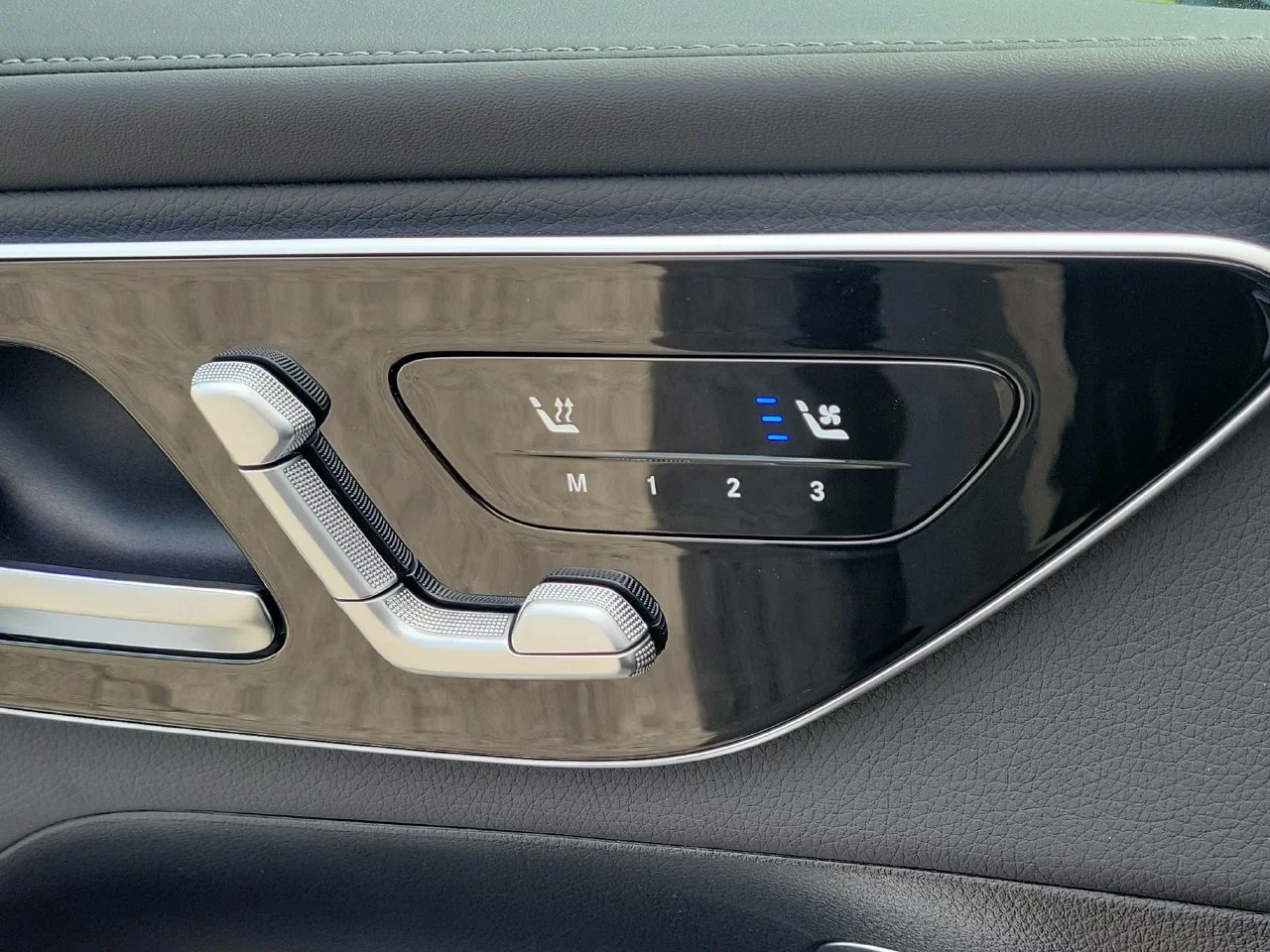 New 2027 Graphite Grey Metallic Mercedes-Benz GLC 300 image 25