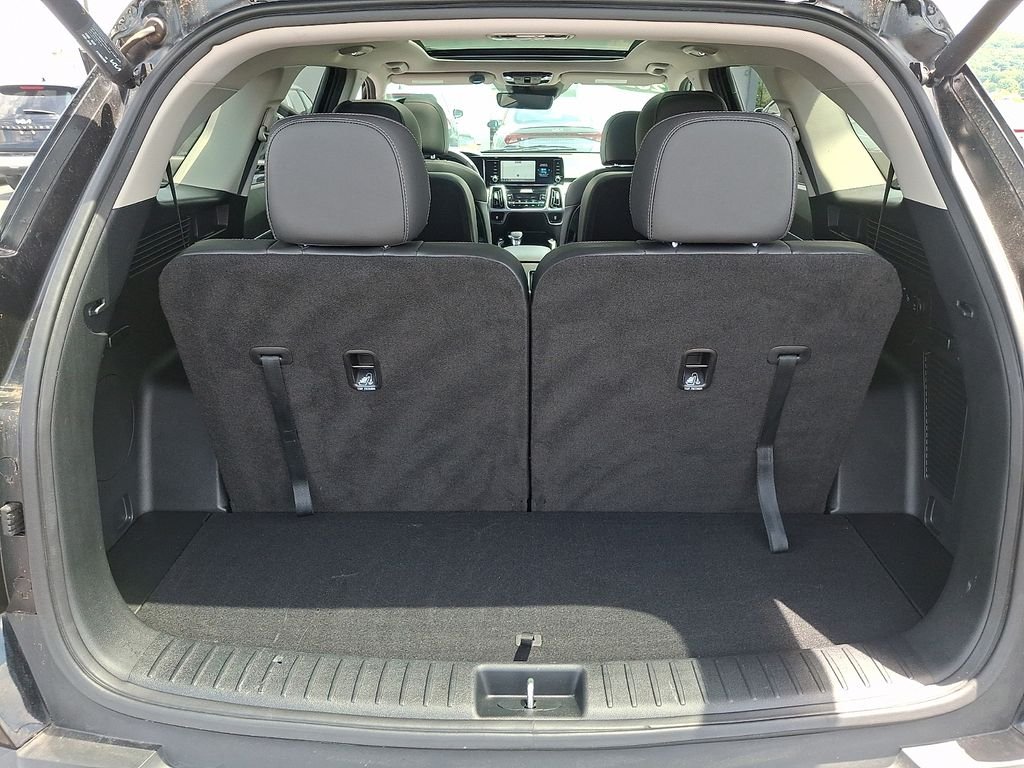 Used 2023 Black Kia X-Line EX image 31