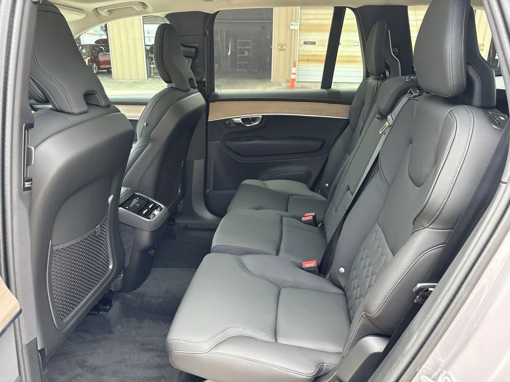 New 2026 Aurora Silver Volvo Plus image 25