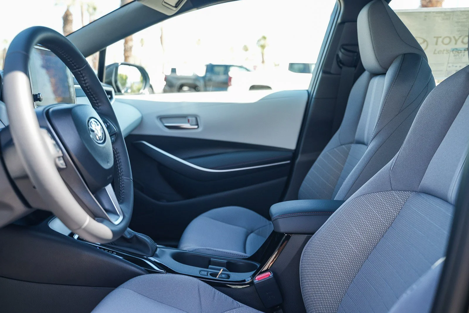 2025 Toyota Corolla SE - Photo 14