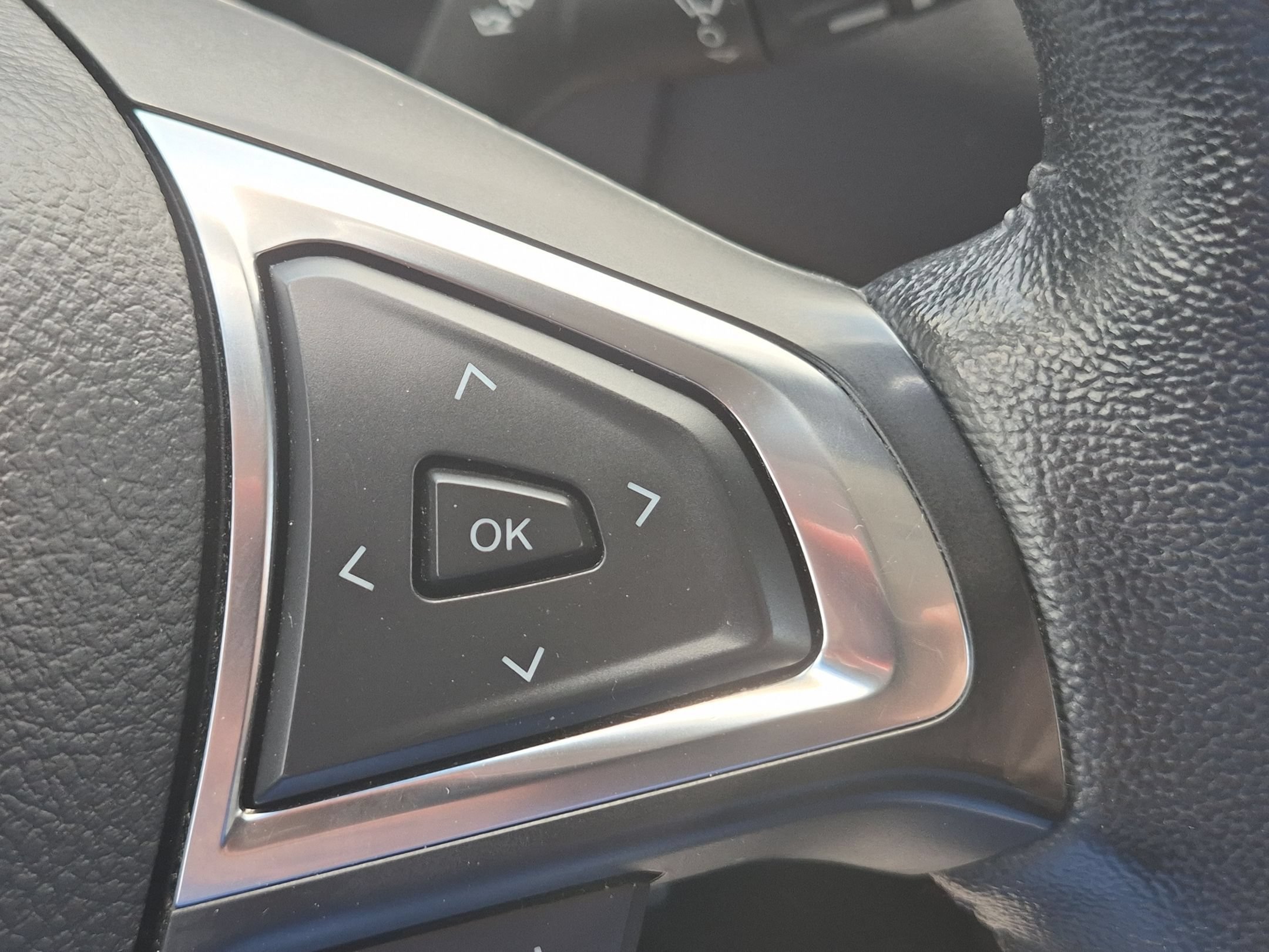 Used 2023 Iconic Silver Metallic Ford SEL image 18
