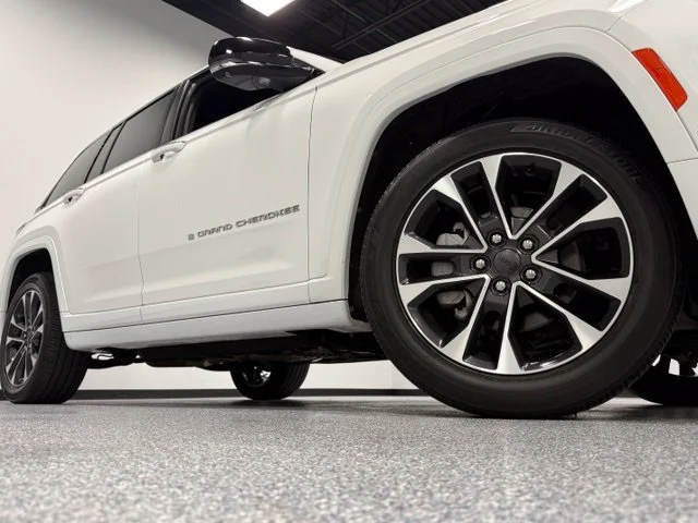 Used 2023 White Jeep Overland image 2
