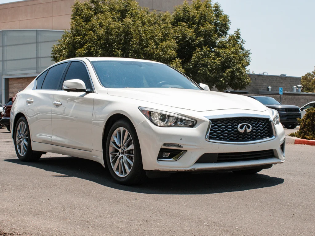 Used 2023 Majestic White INFINITI LUXE image 3