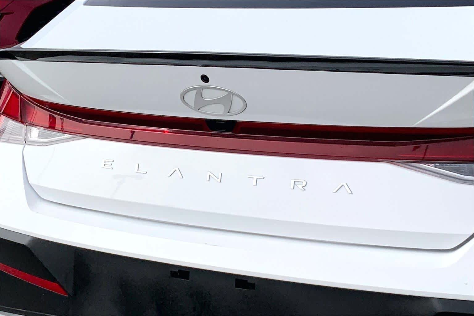 Used 2025 Serenity White Hyundai SEL Sport image 26