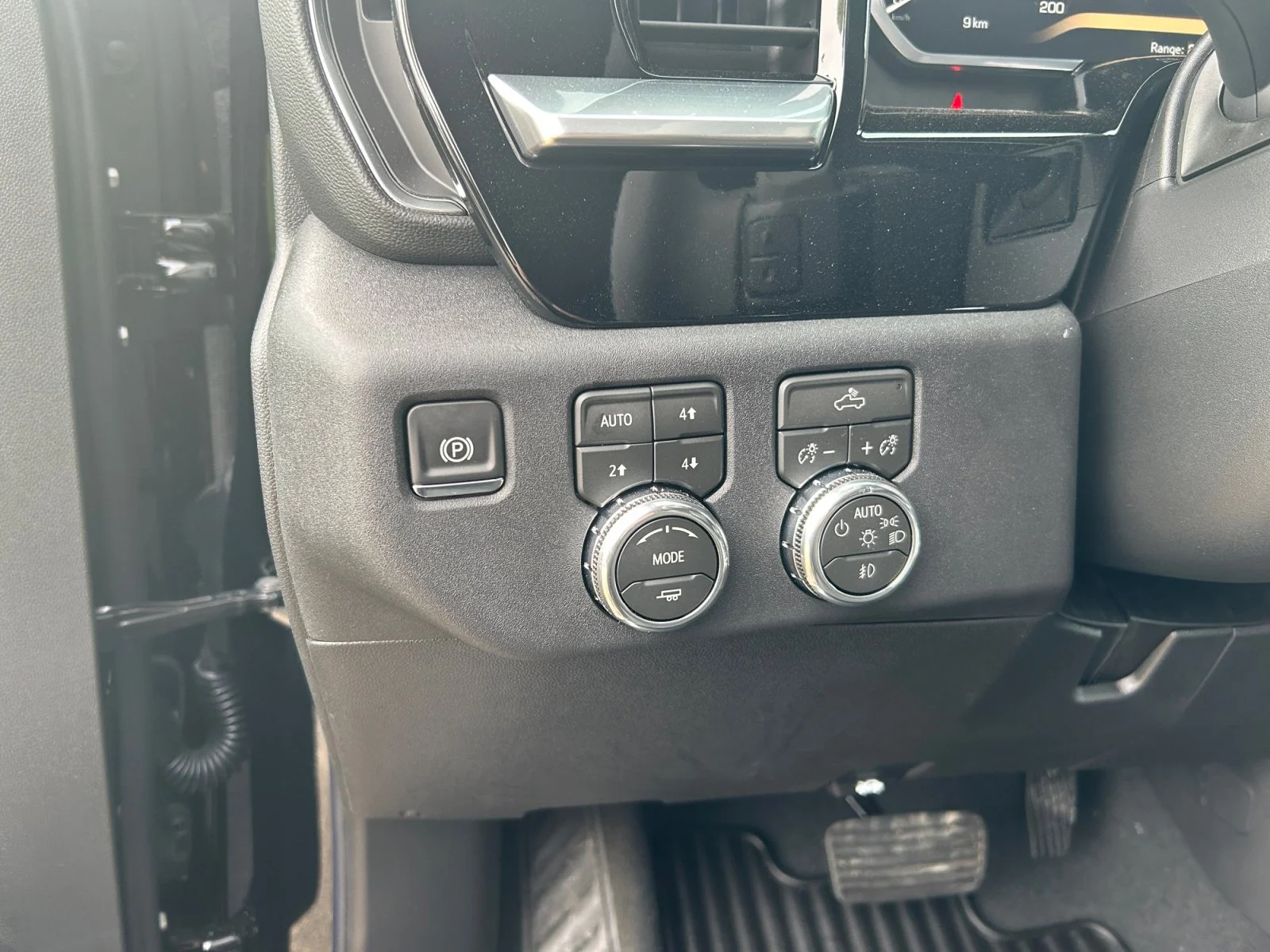 New 2026 Onyx Black GMC Elevation image 15