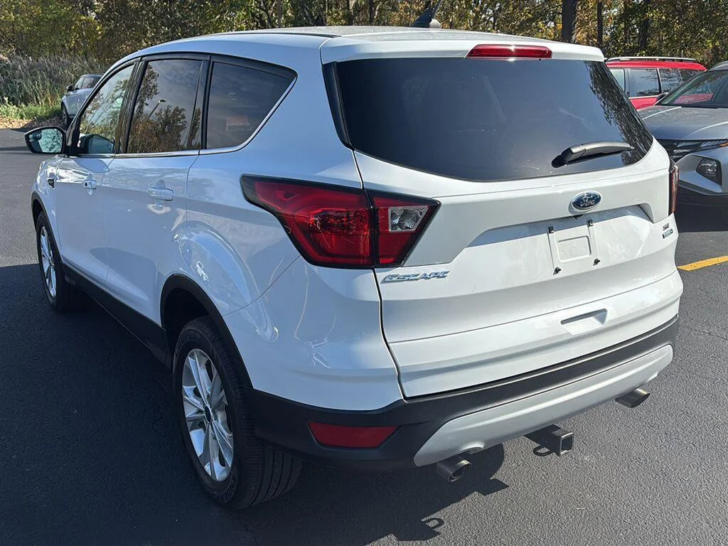 Used 2019 Oxford White Ford SE image 5