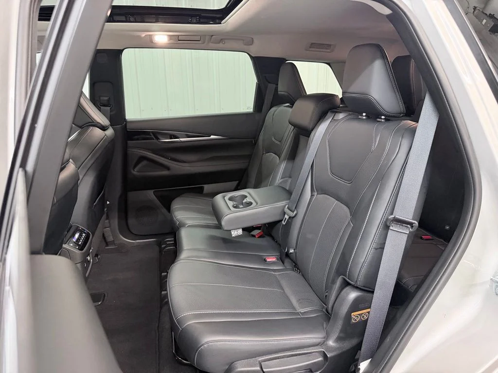 Used 2023 Silver INFINITI PURE image 31