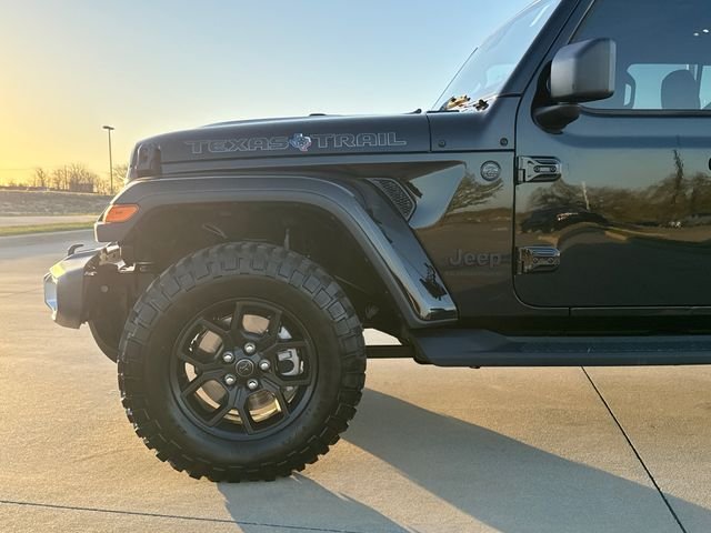 Used 2025 Black Jeep Texas Trail image 5