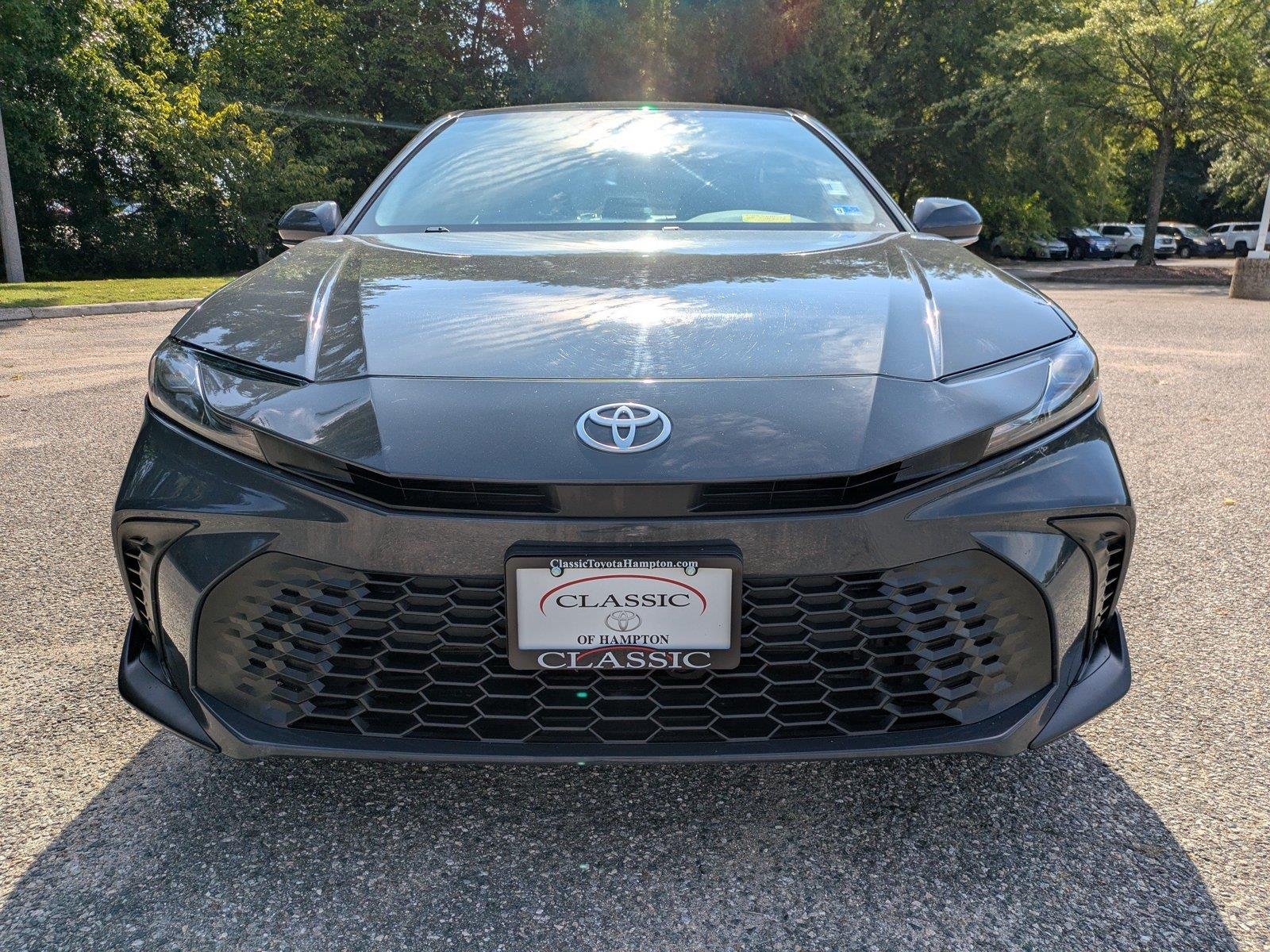 Used 2025  Toyota SE image 9