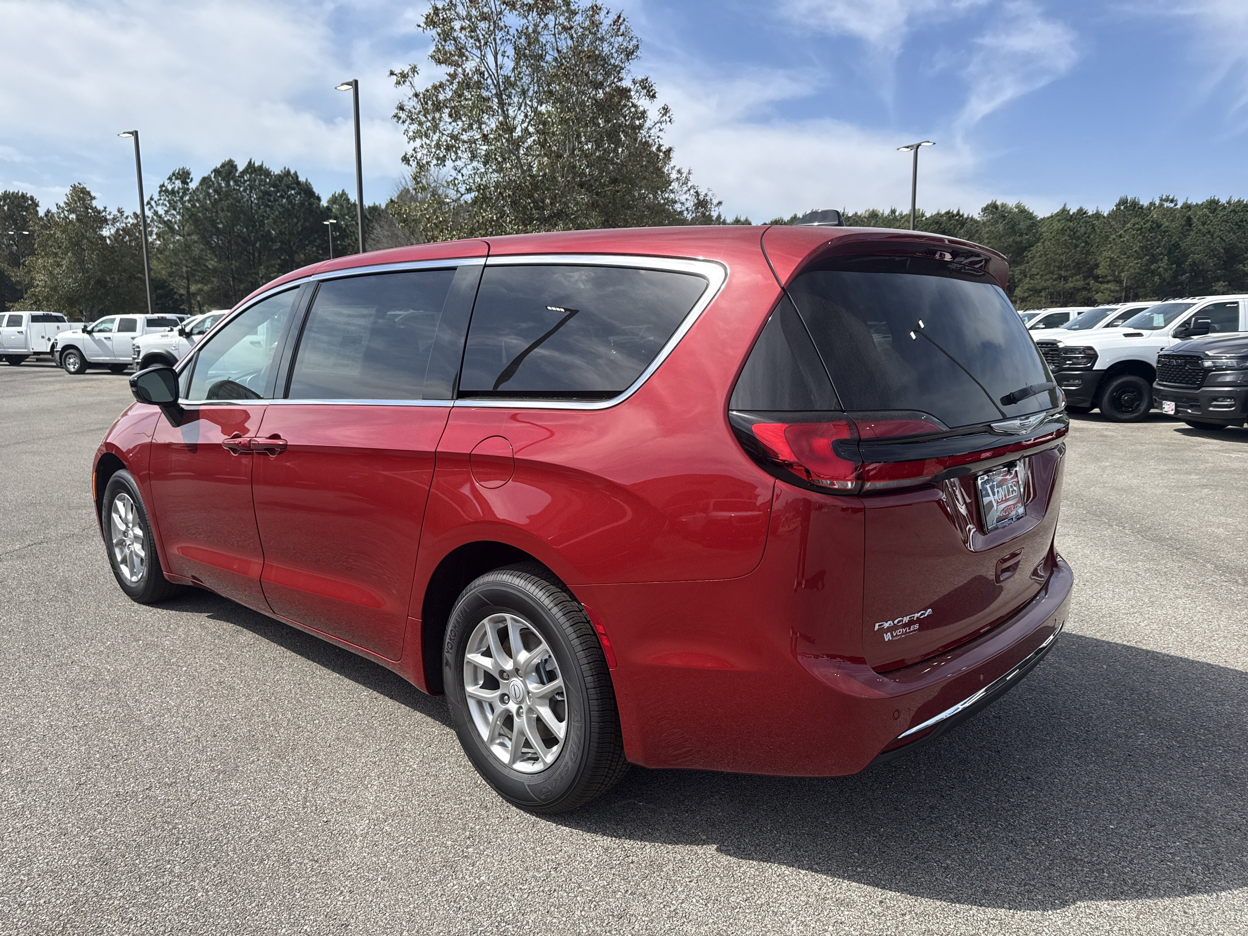 New 2026 Red Hot Pearl-Coat Exterior Paint Chrysler Select image 5