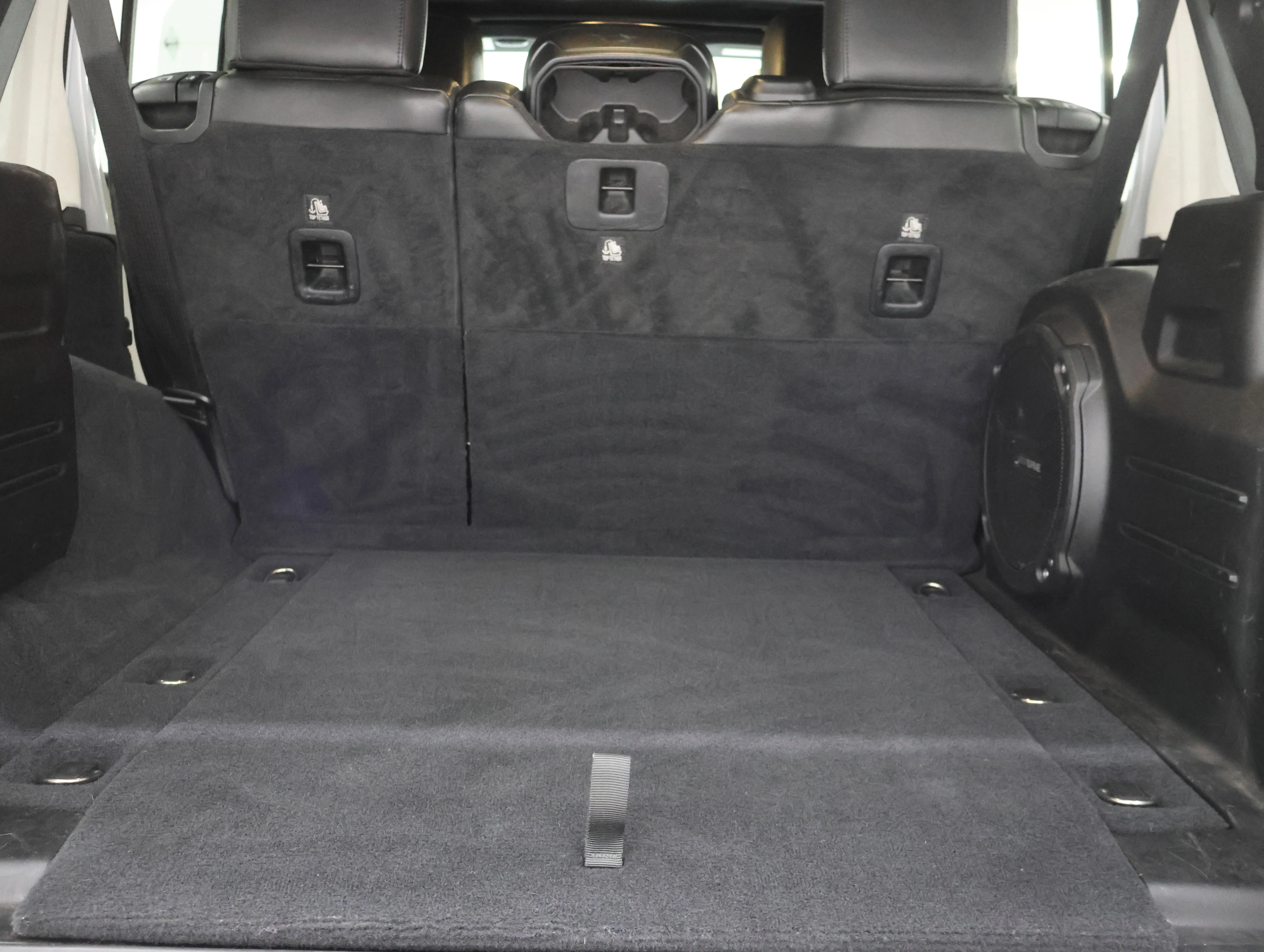 Used 2019 Bright White Clearcoat Jeep Unlimited Sahara image 25
