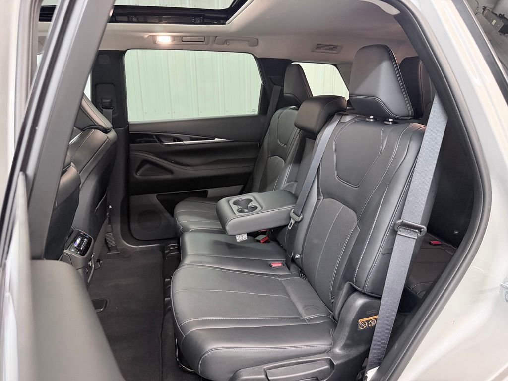 Used 2023 Silver INFINITI PURE image 31