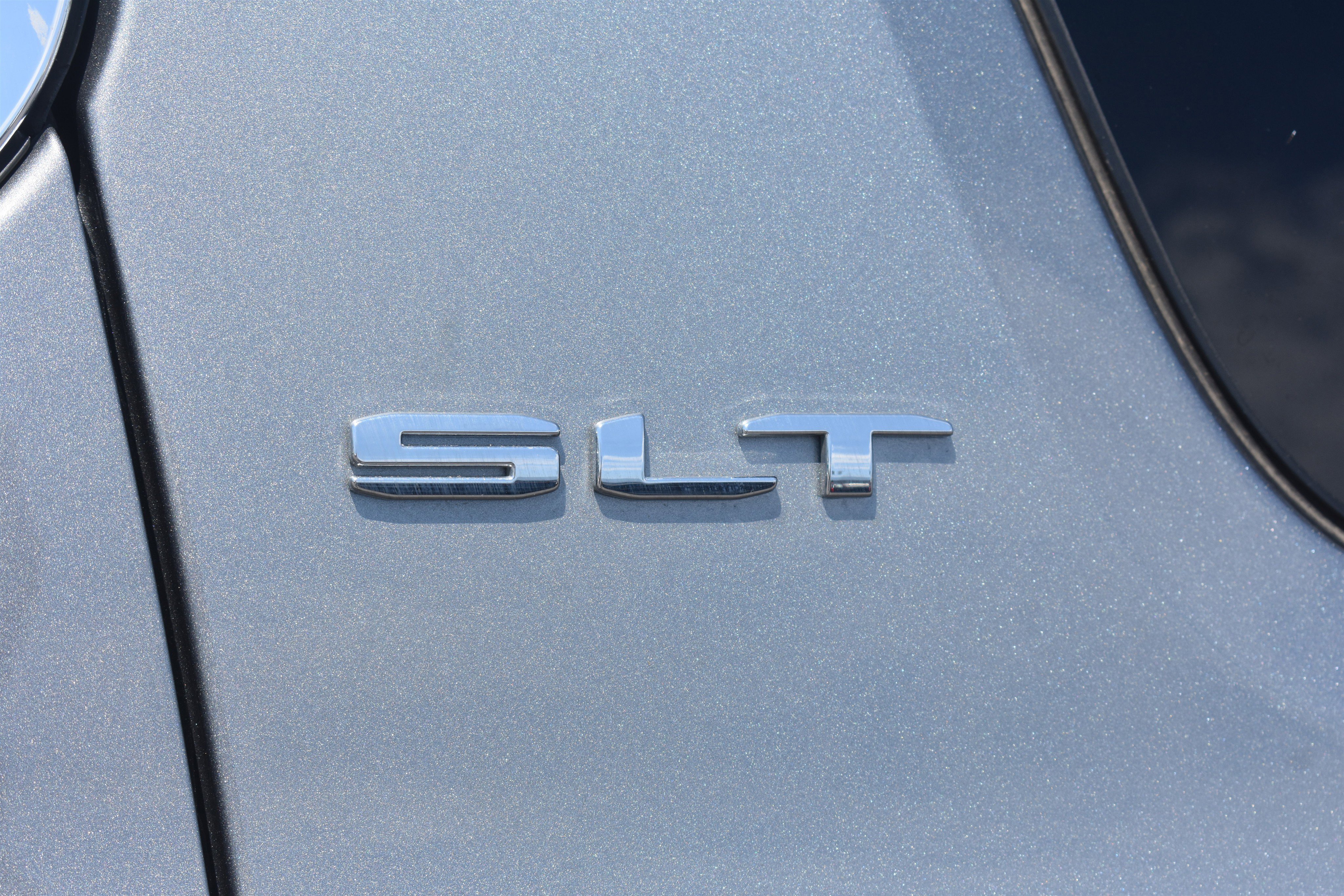 Used 2023 Sterling Metallic GMC SLT image 11