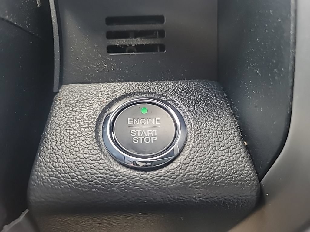 Used 2020  Ford XL image 24
