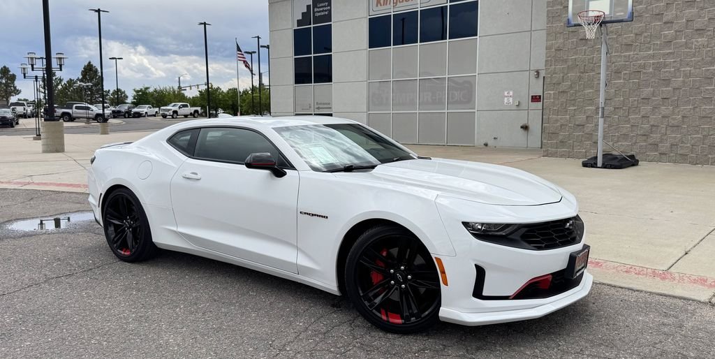 Used 2021 White Chevrolet 1LT image 2