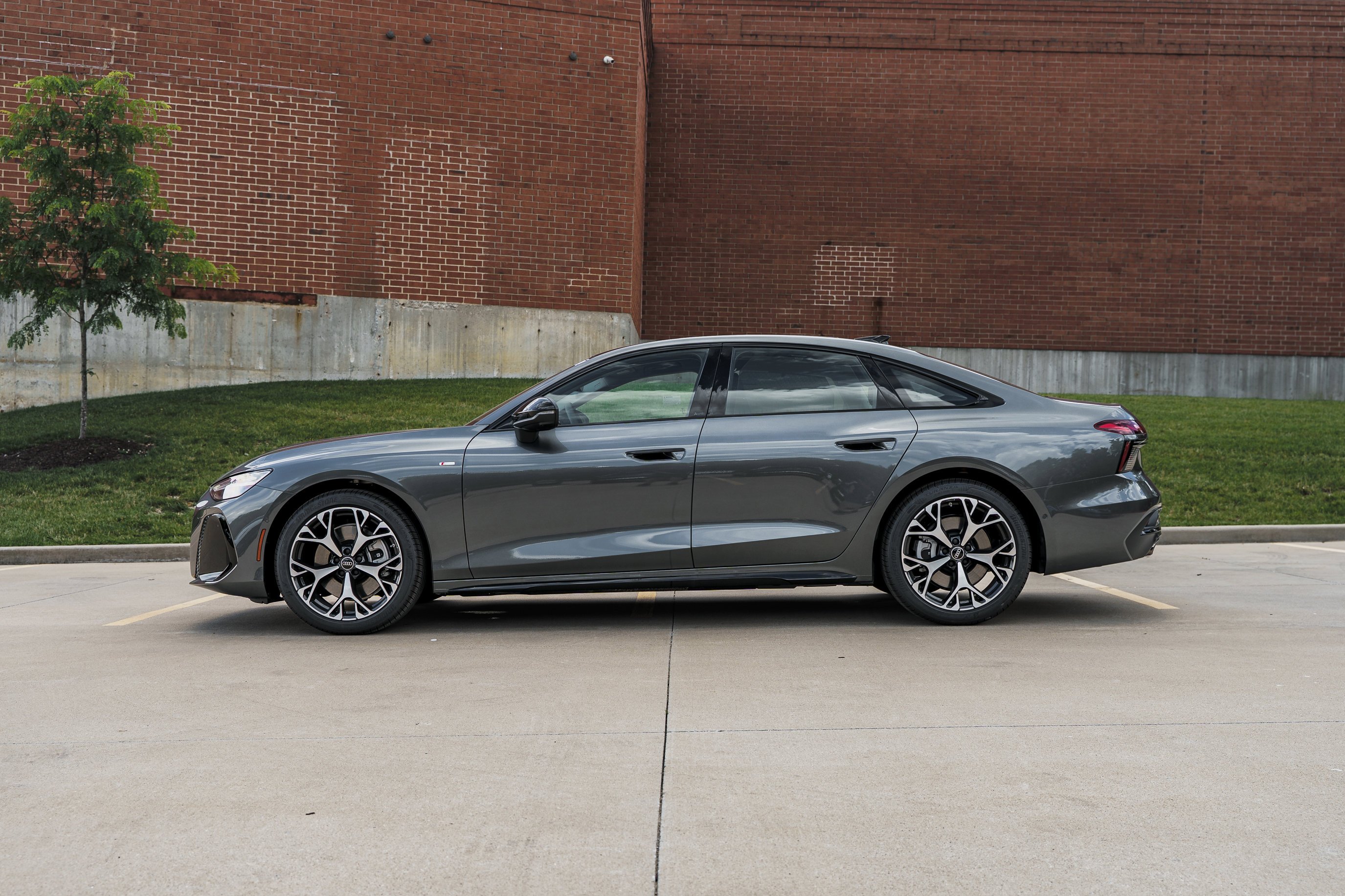 New 2026 Daytona Gray Pearl Effect Audi Premium Plus image 6