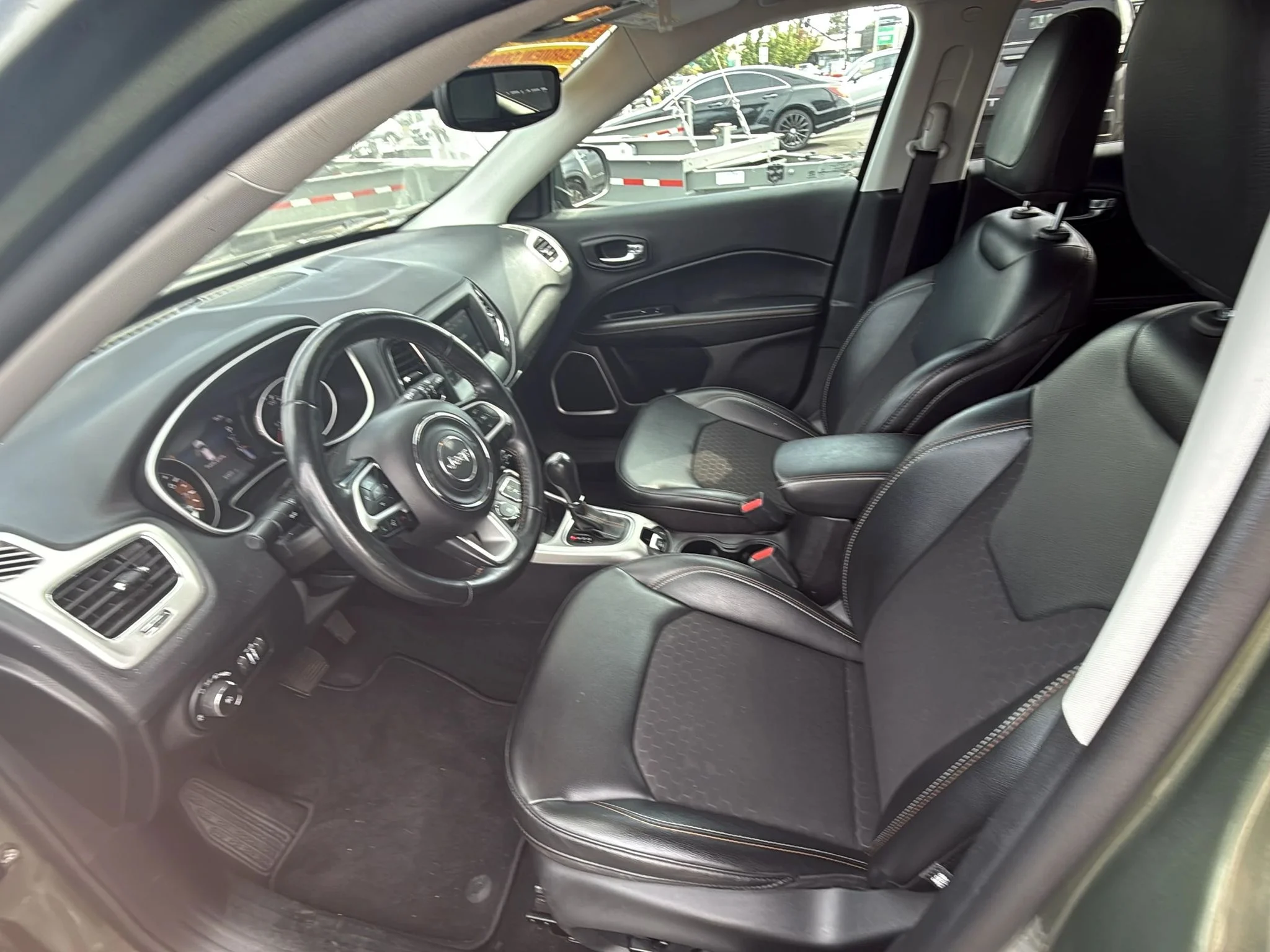 Used 2020 Olive Green Pearlcoat Jeep Latitude image 9