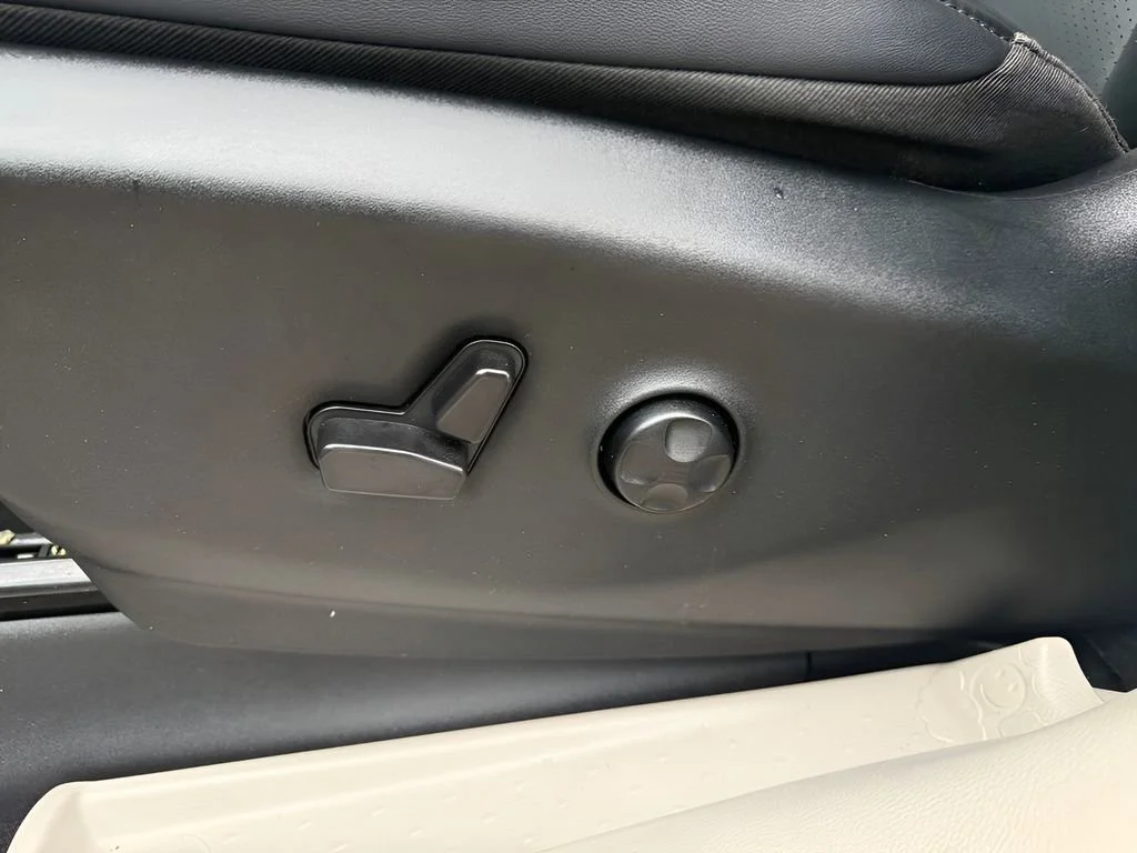 Used 2024 Silver Chrysler Touring L image 11