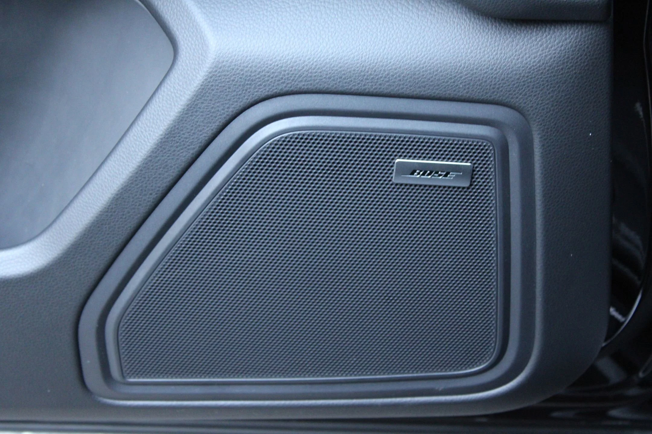 2025 Porsche Macan - Photo 14