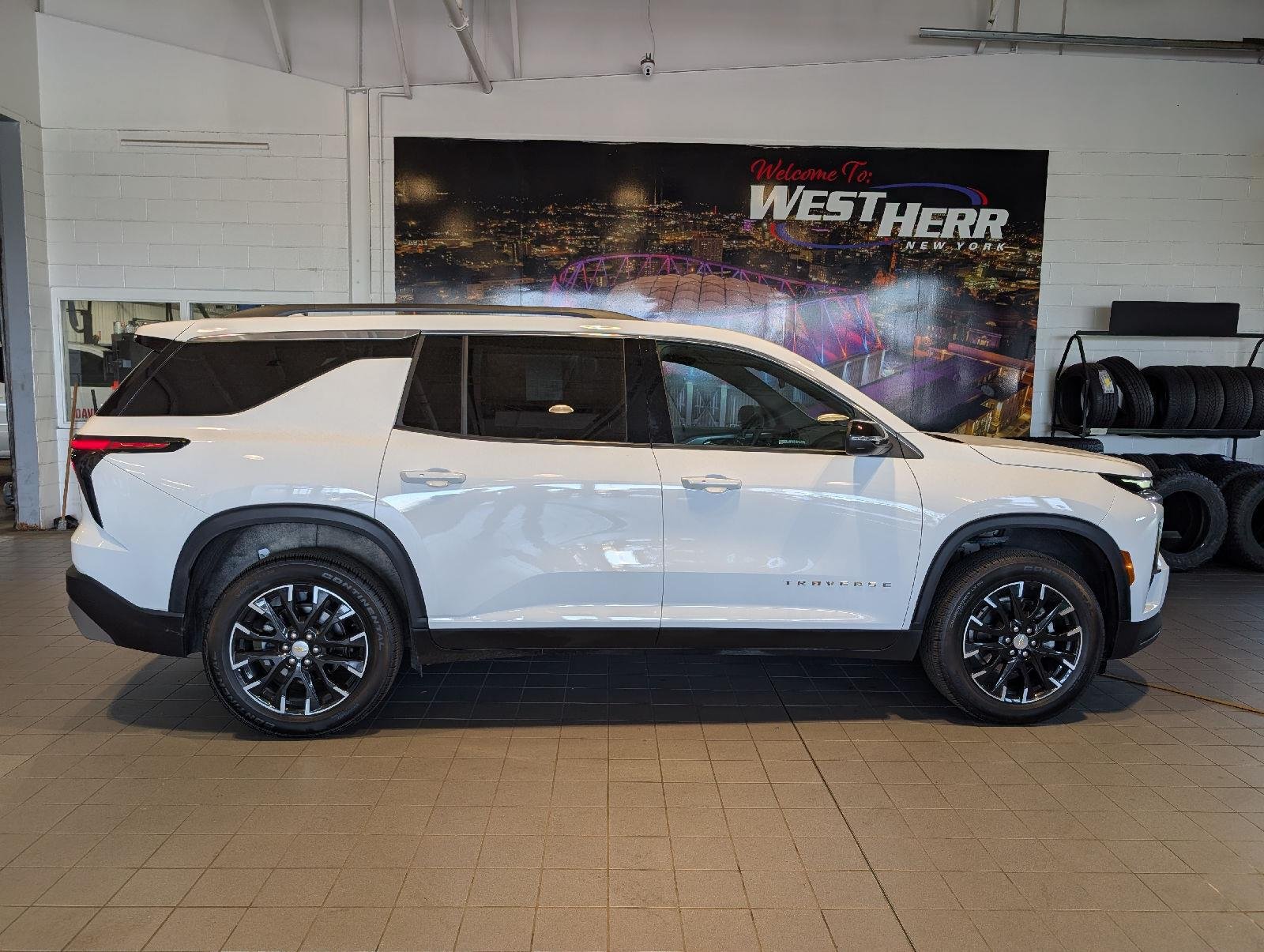 Used 2025 Summit White Chevrolet LT image 9