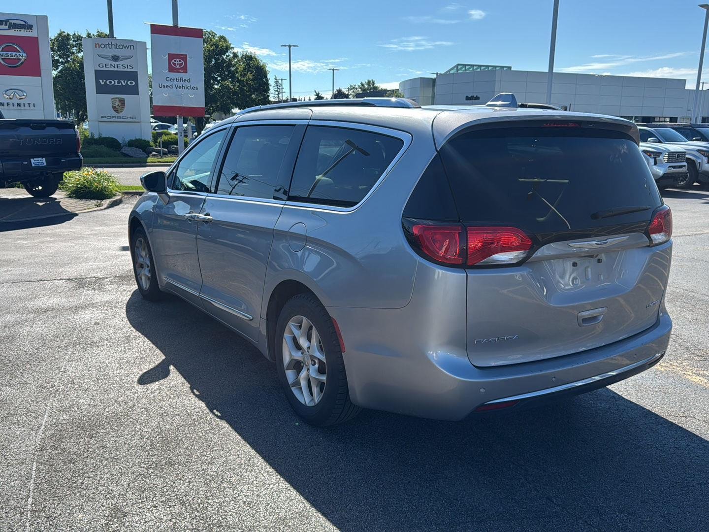 Used 2019 Gy Chrysler  image 4