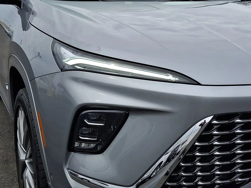 Used 2025 Moonstone Gray Metallic Buick Avenir image 9