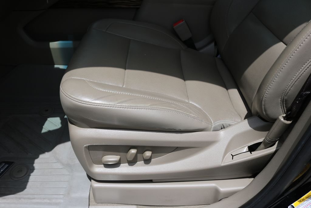 Used 2019 Black GMC SLT image 14