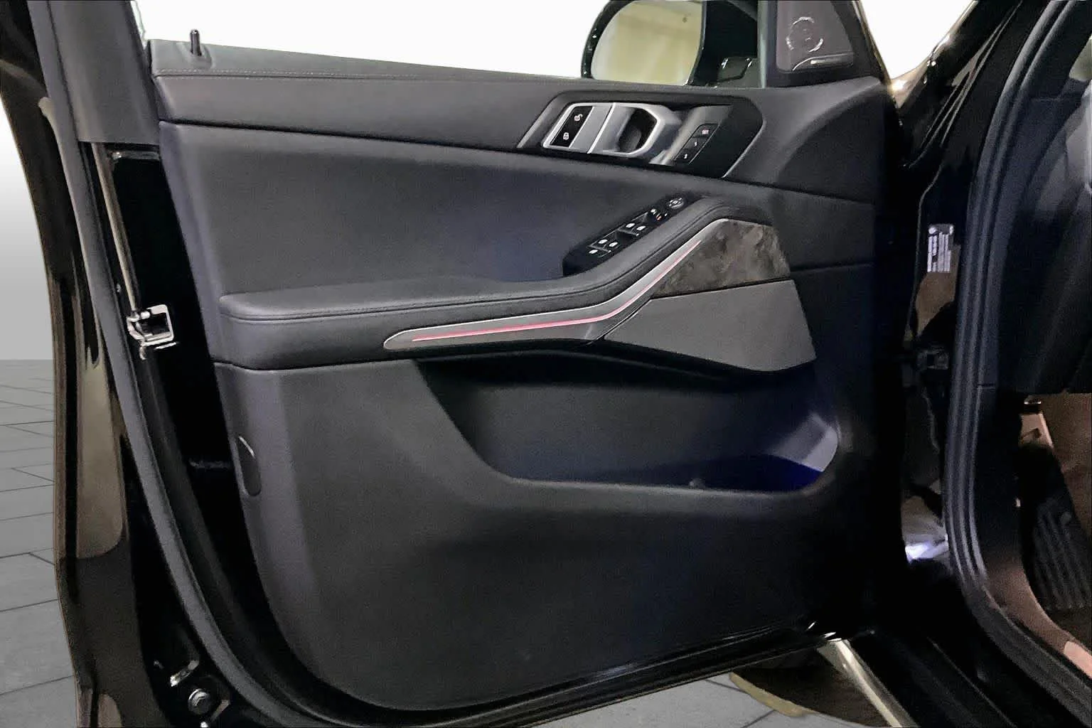 Certified Used 2019 Jet Black BMW xDrive40i image 41