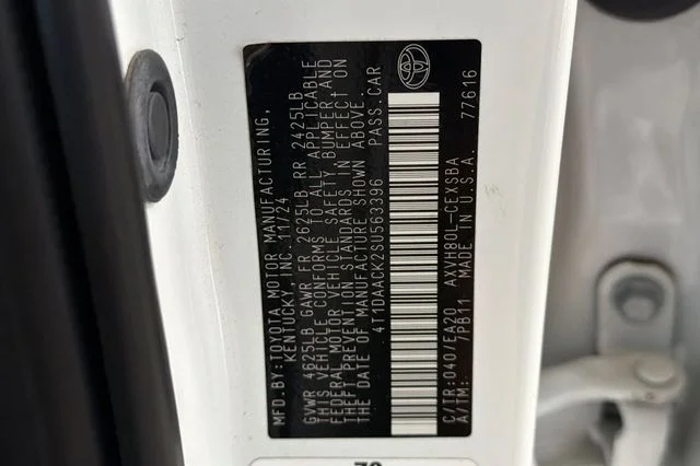 Used 2025 Ice Cap Toyota SE image 38