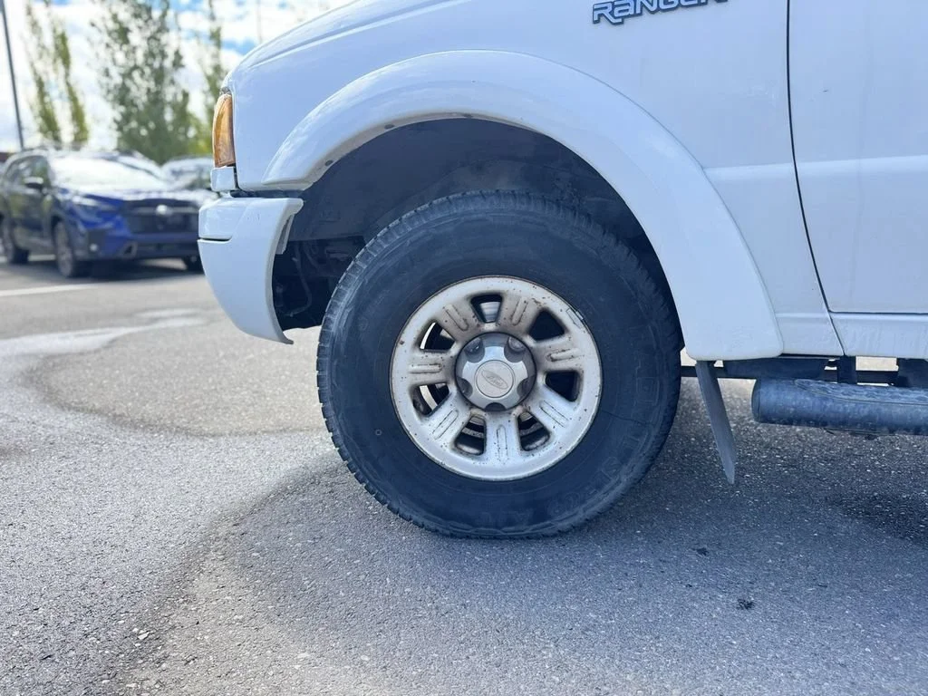 Used 2001 White Ford  image 46