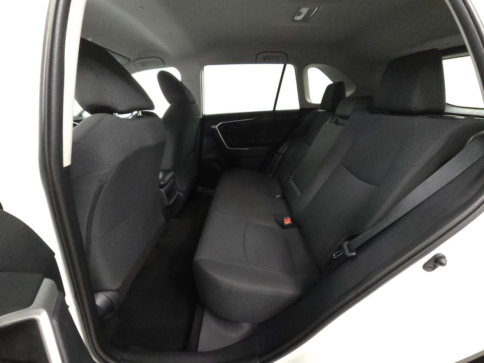 Used 2019 White Toyota LE image 5