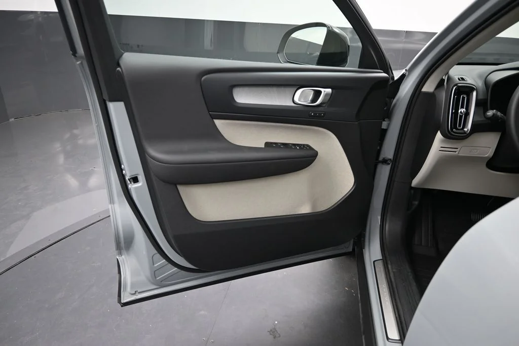 Used 2026 Vapour Grey Volvo Plus image 9