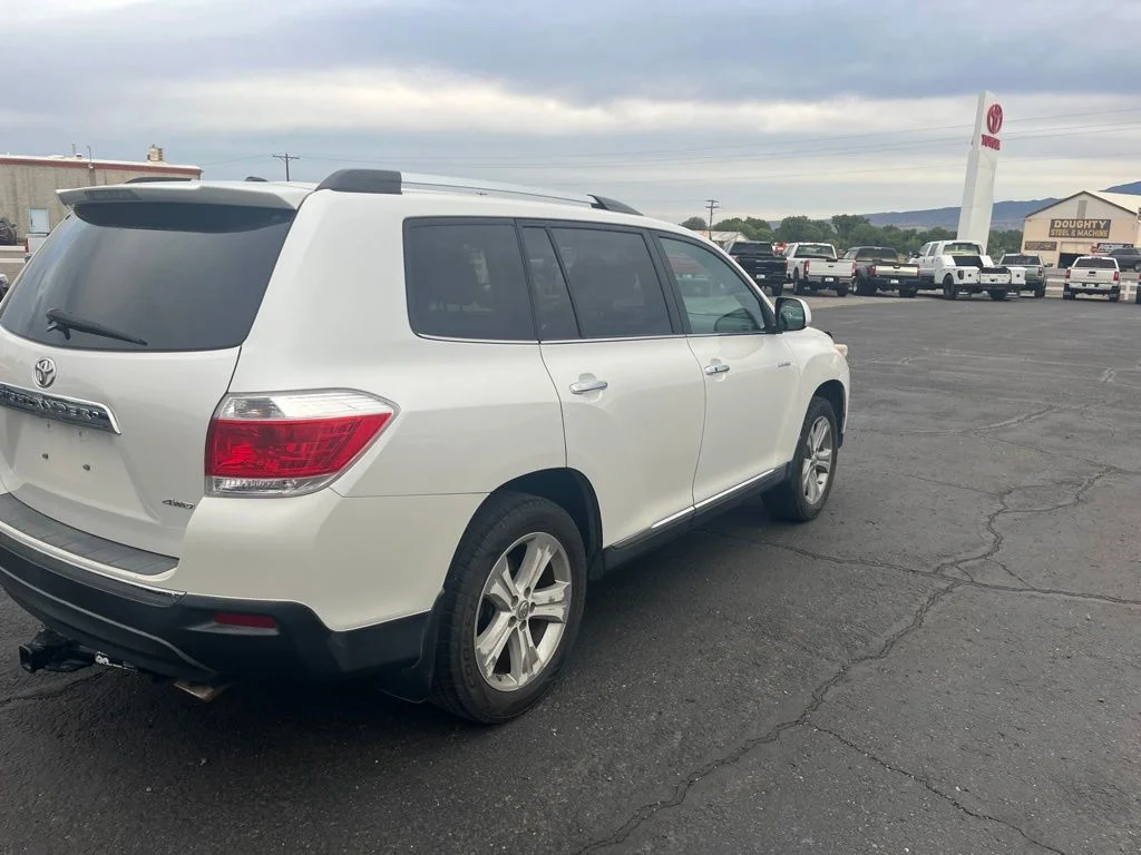Used 2012 Blizzard Pearl Toyota Limited image 8