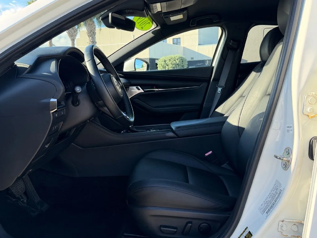 Used 2019 White Mazda Preferred image 11