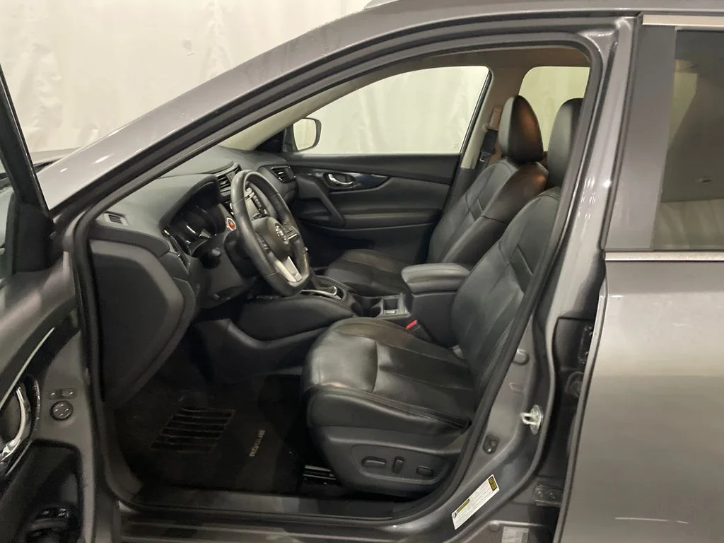 Used 2020 Gun Metallic Nissan SL image 12