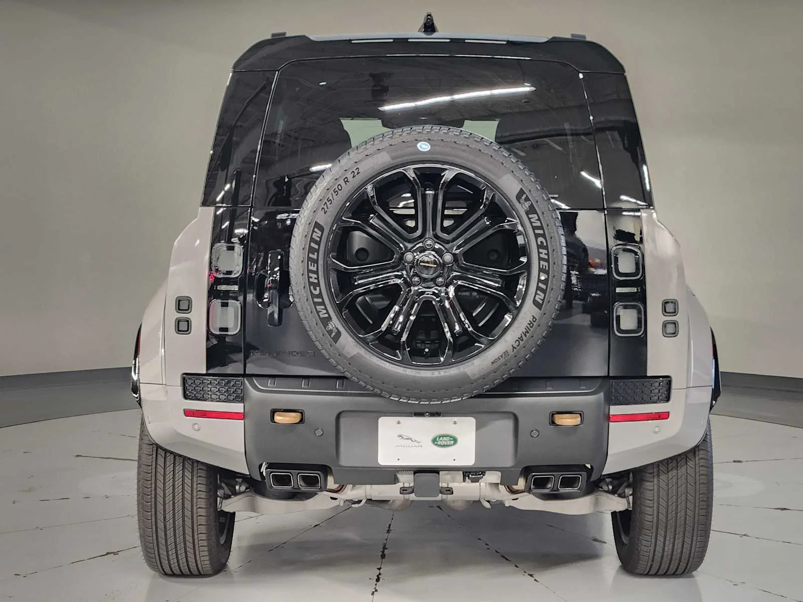 New 2026 Borasco Grey Metallic Land Rover OCTA image 18