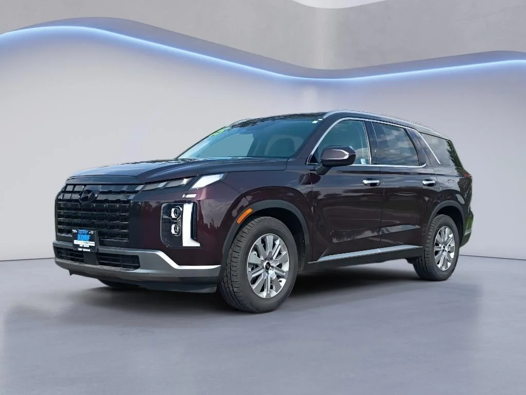 Used 2025  Hyundai SEL image 1