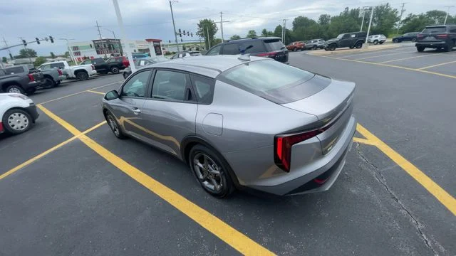 2025 Kia K4 LXS - Photo 8